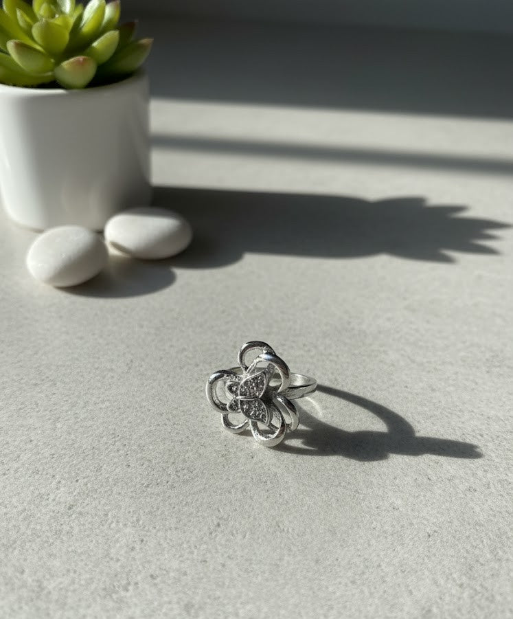 KELEBEK MOTİFLİ ÇİÇEKLİ SİLVER YÜZÜK